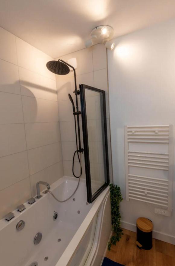 Balneo & Sauna, Sejour Detente Aux Teinturiers - Metro Charpennes - Garage Villeurbanne Eksteriør bilde