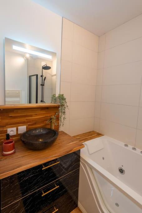 Balneo & Sauna, Sejour Detente Aux Teinturiers - Metro Charpennes - Garage Villeurbanne Eksteriør bilde